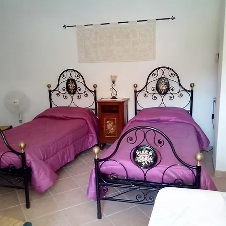 Bed And Coffee Sas Damas Bed & Breakfast 3*
